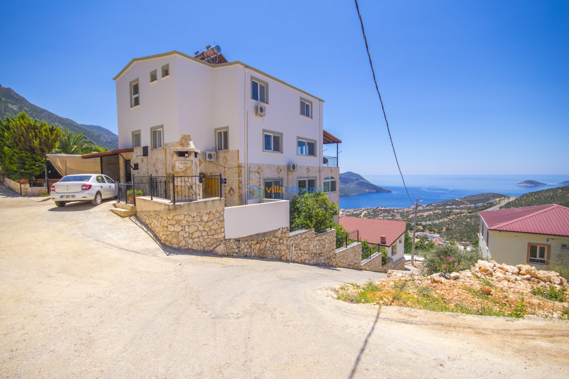 kalabalik-aileler-icin-muhafazakar-villa-19_915.jpg