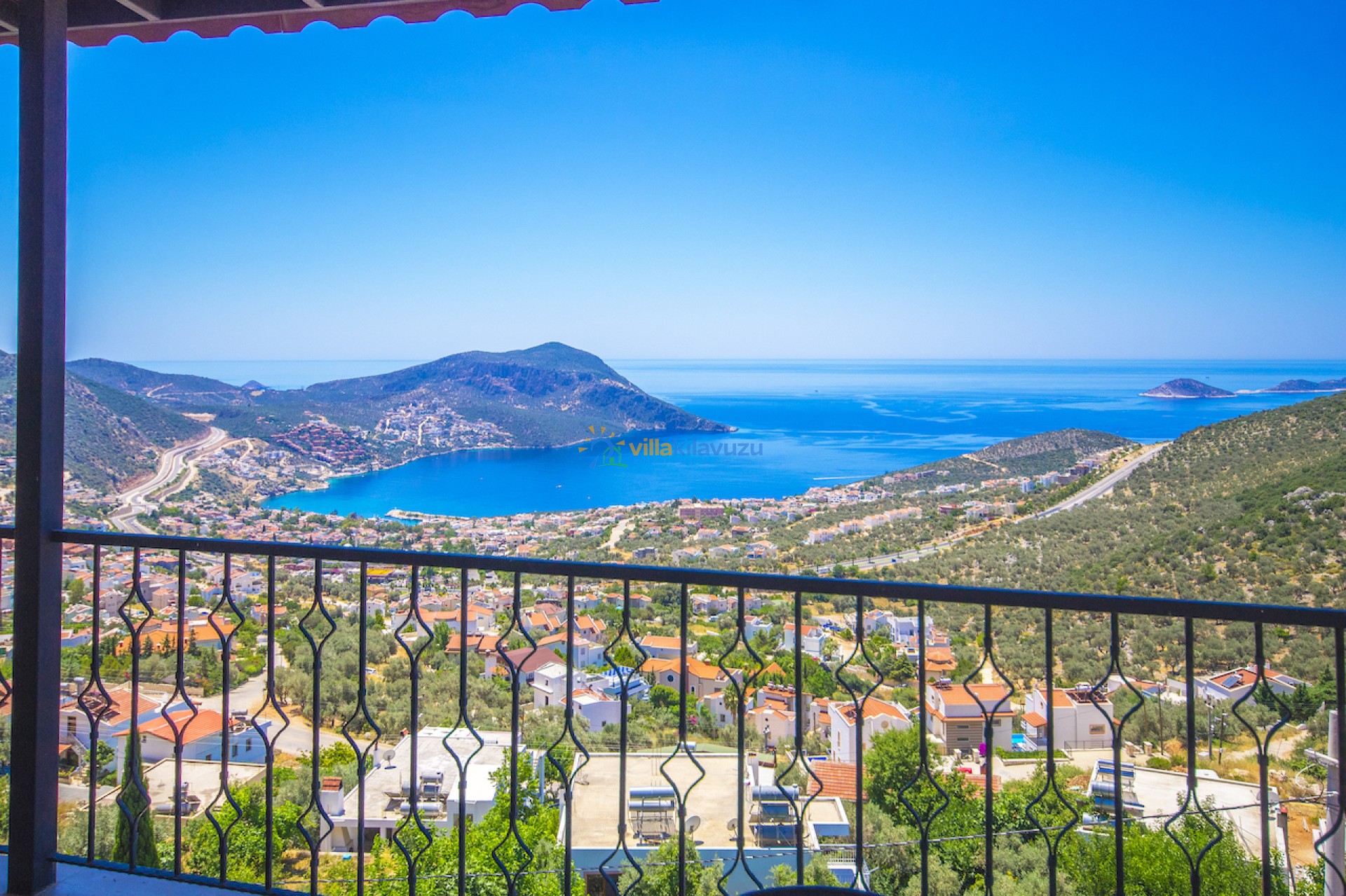 kalabalik-aileler-icin-muhafazakar-villa-50_699.jpg