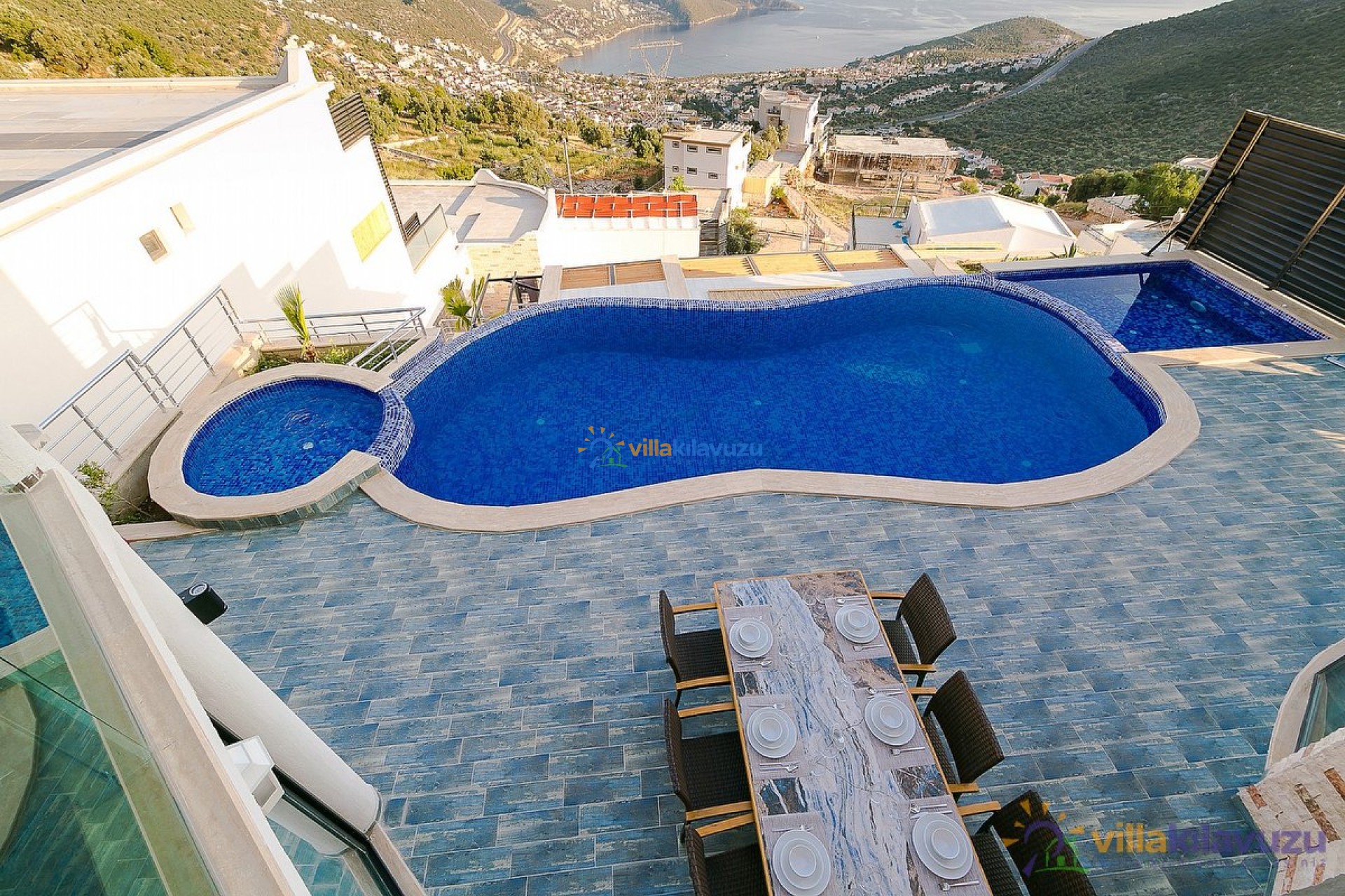 kalkan-muhafazakar-deniz-manzarali-kiralik-villa-zirve-(10)_70.jpg