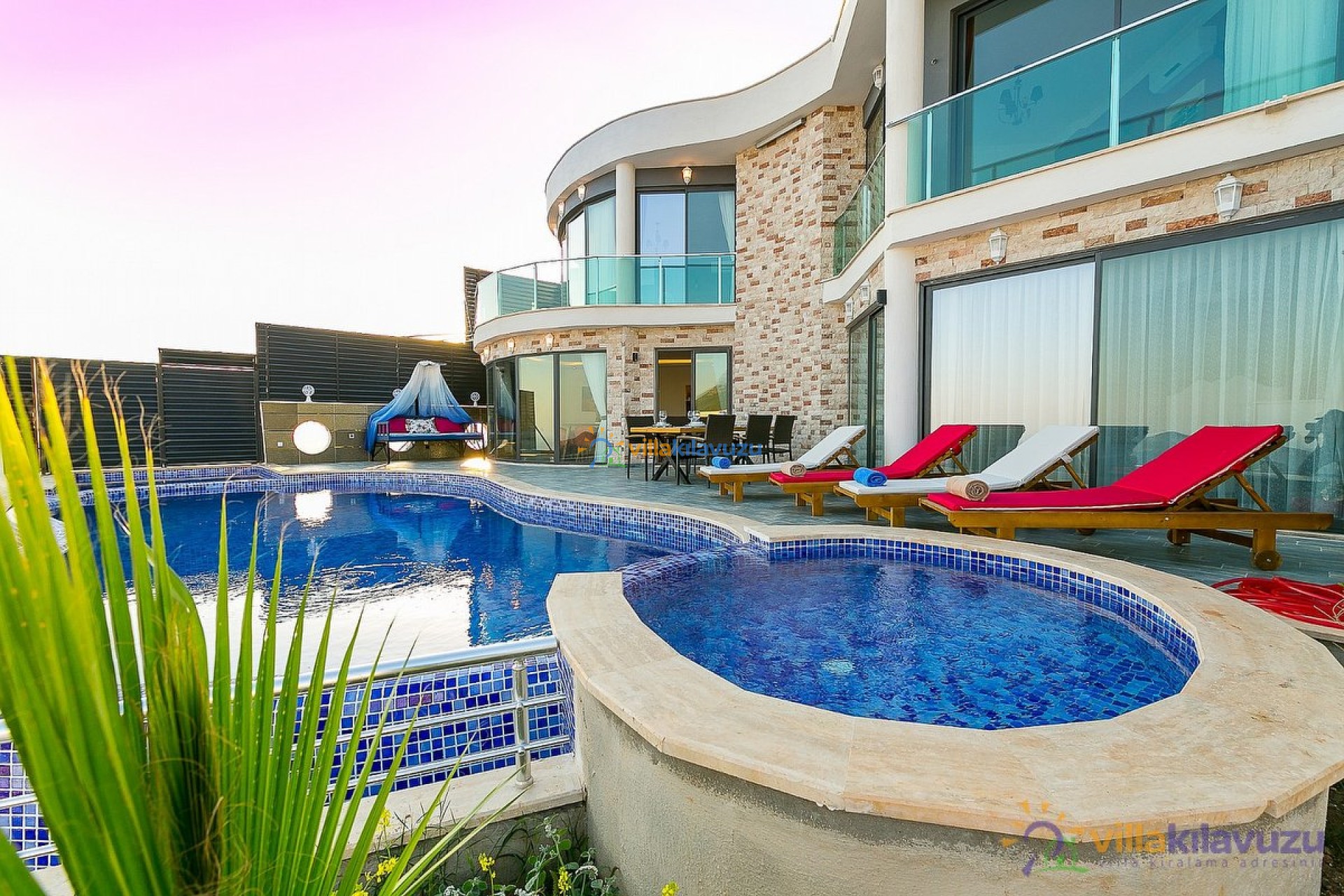 kalkan-muhafazakar-deniz-manzarali-kiralik-villa-zirve-(18)_843.jpg