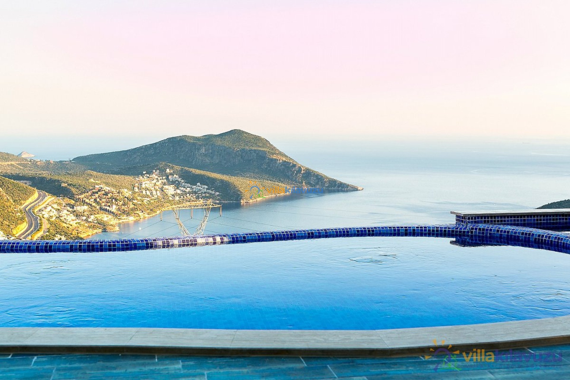 kalkan-muhafazakar-deniz-manzarali-kiralik-villa-zirve-(19)_567.jpg