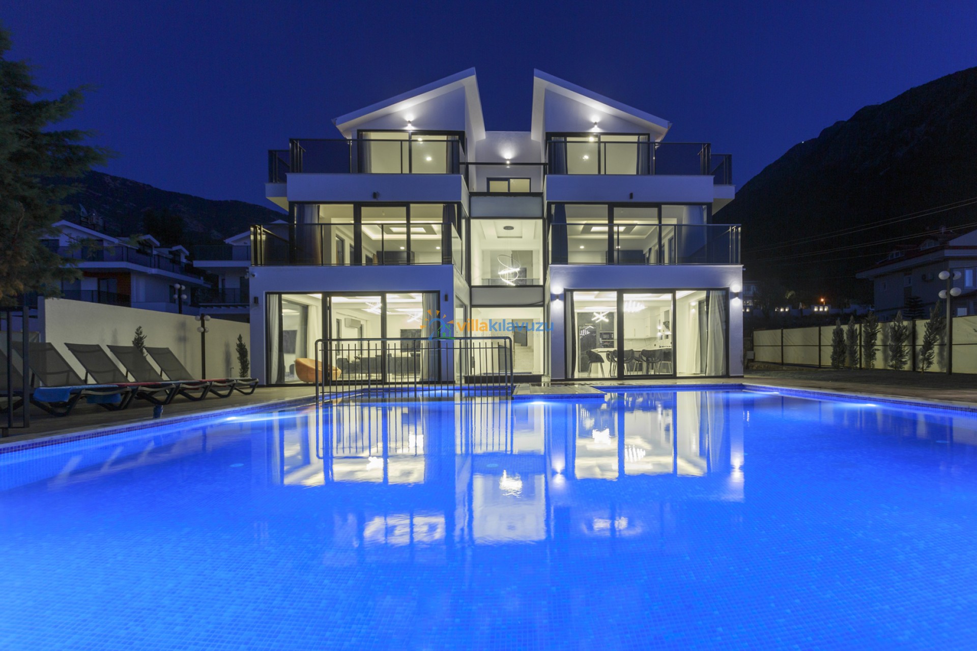 kiralik-tatil-villasi-villa-kilavuzu-villa-canada-37_894.jpg