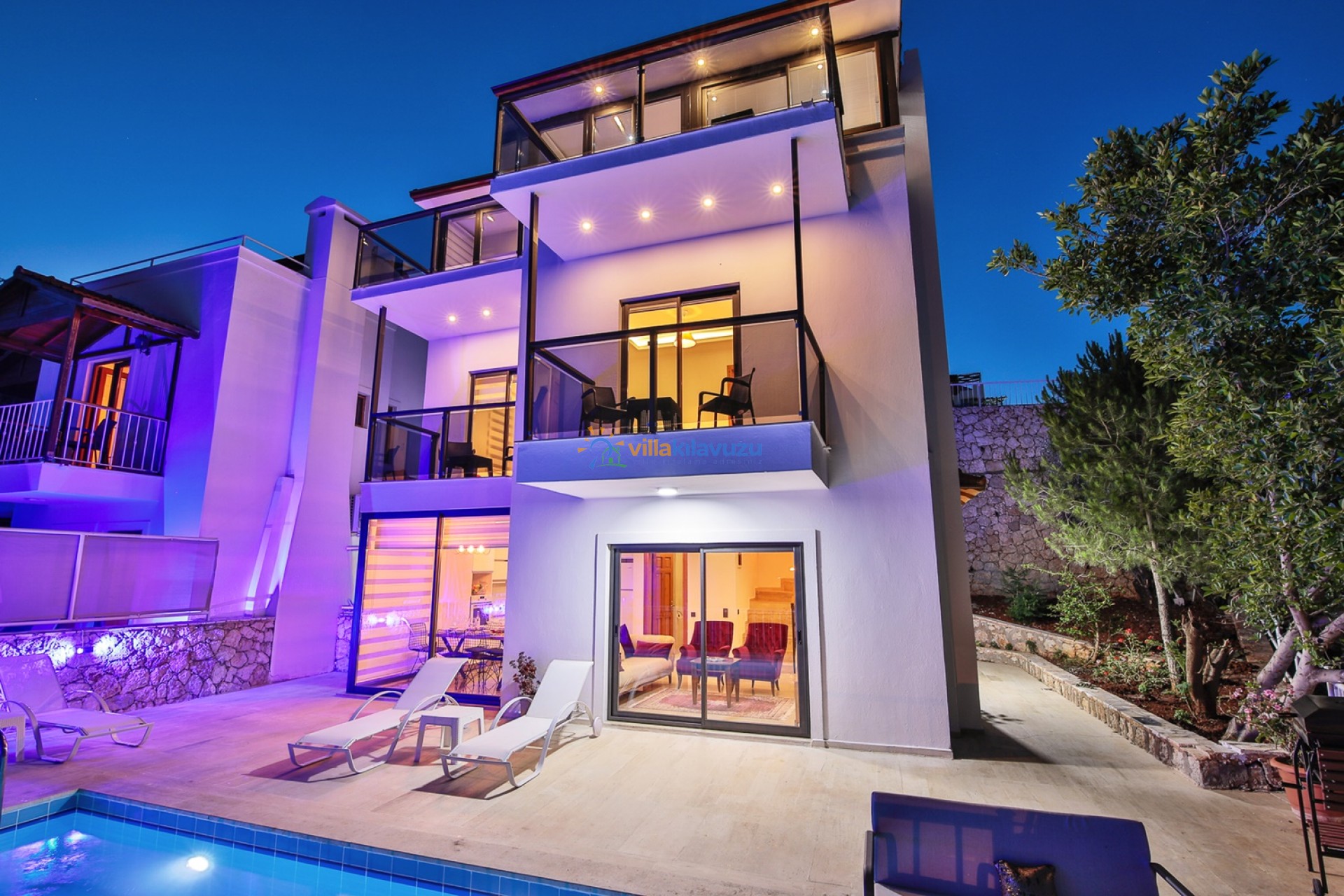 Villa Moonlight K