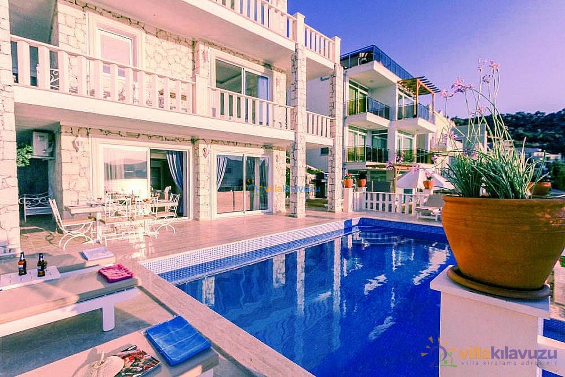 Villa Ketchy