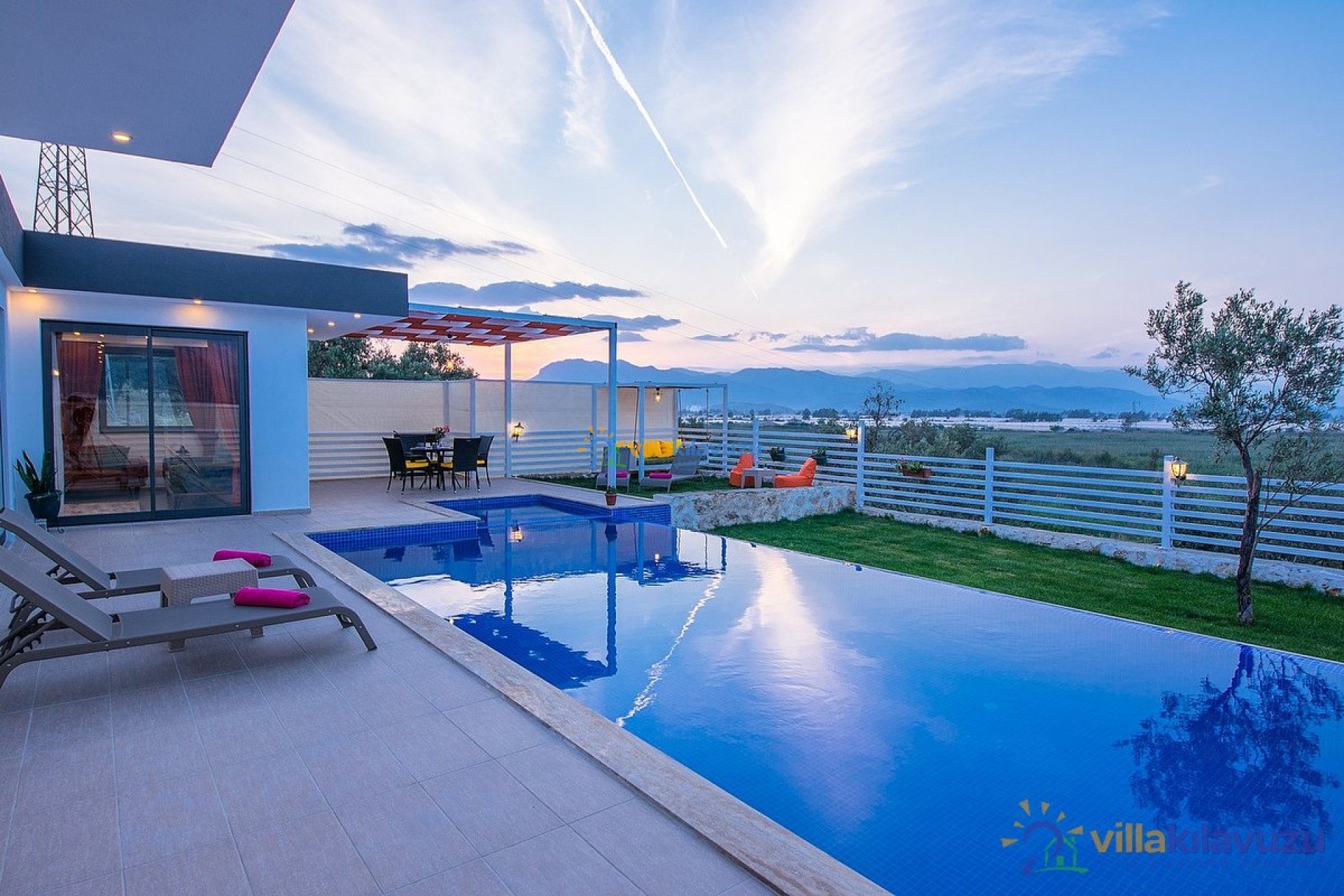 Villa Nar Çiçeği