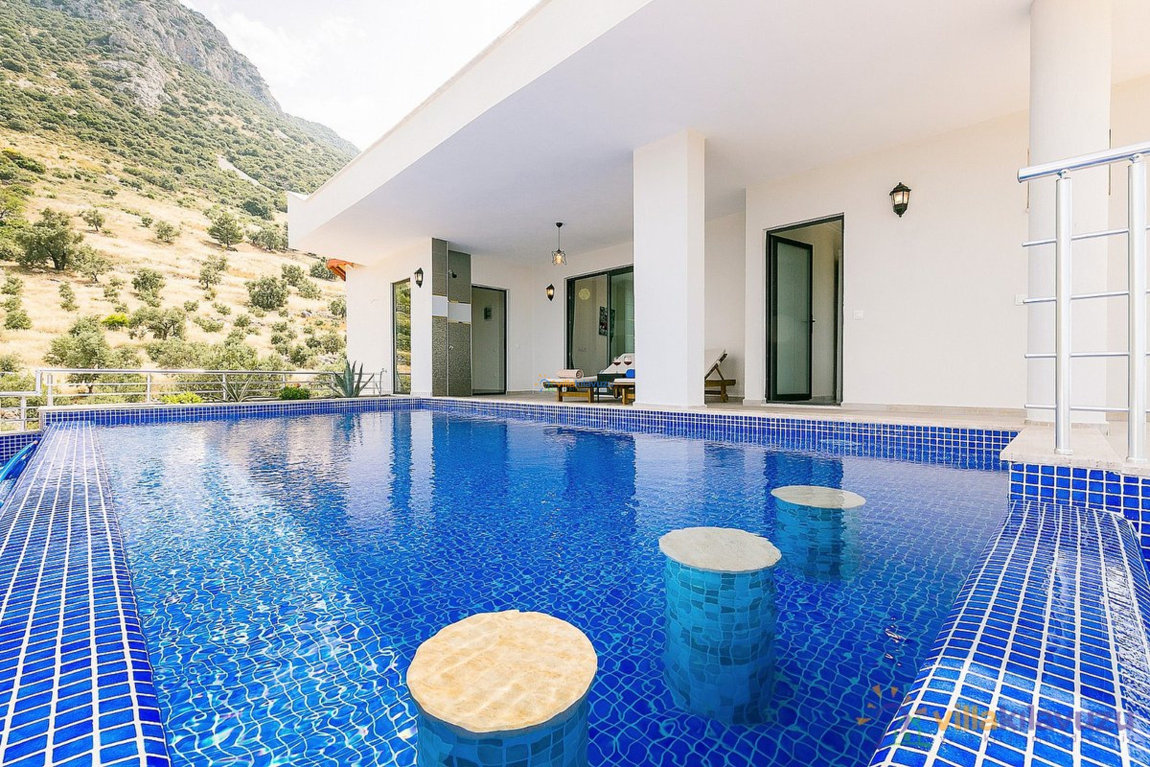 kalkan-muhafazakar-deniz-manzarali-villa-excellence-(27)_587.jpg
