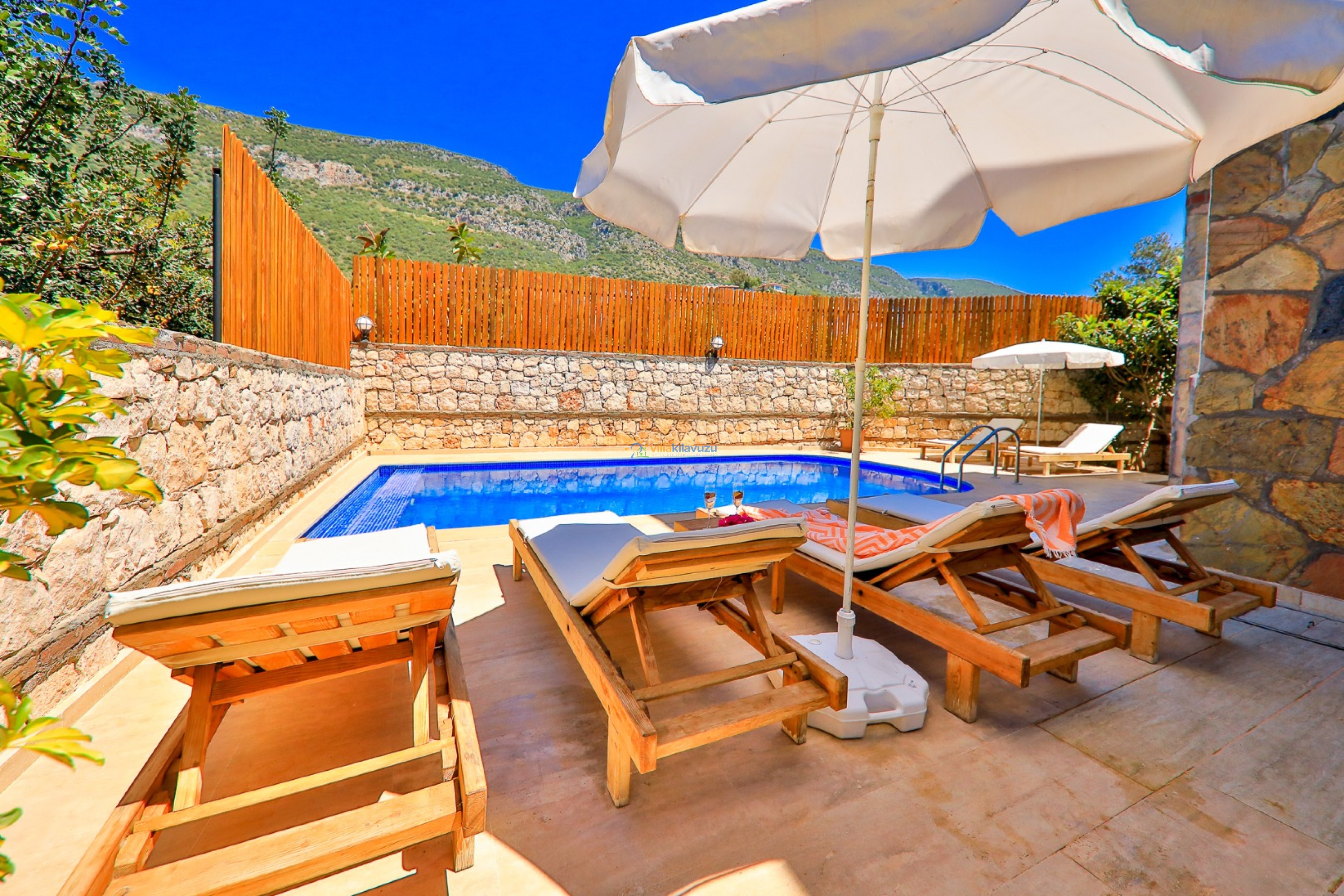 villakilavuzu-kiralik-villa-sari-gokseki-37_837.jpg